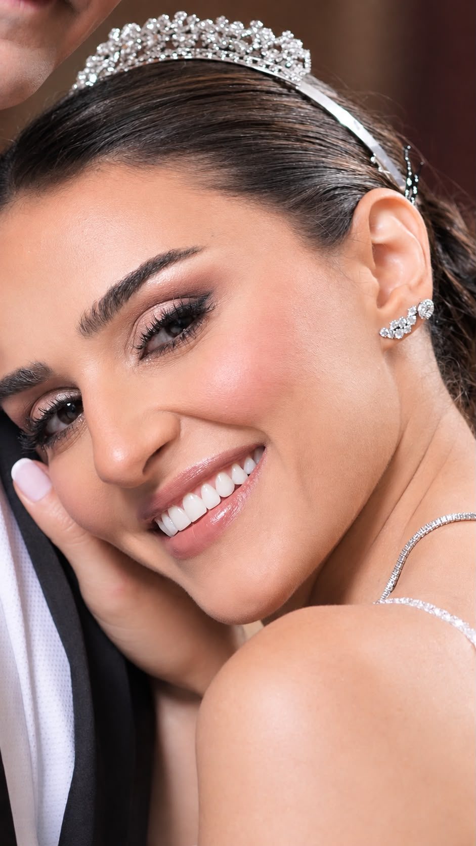 Smiling bride with tiara and rosy glam